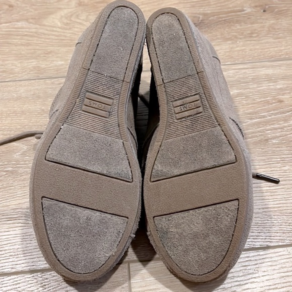 TOMS Desert Wedge Taupe Suede Lace-up Shoe -Size 6.5 - Picture 6 of 7